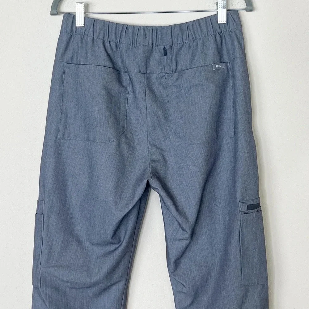 FIGS Men's Gray Cargo Jogger Scrub Pants‎
